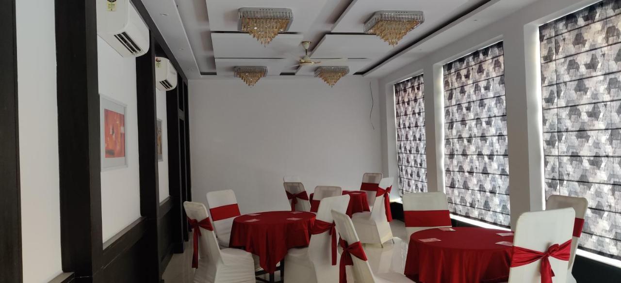 Elora Lords Eco Inn , Lucknow Exteriör bild
